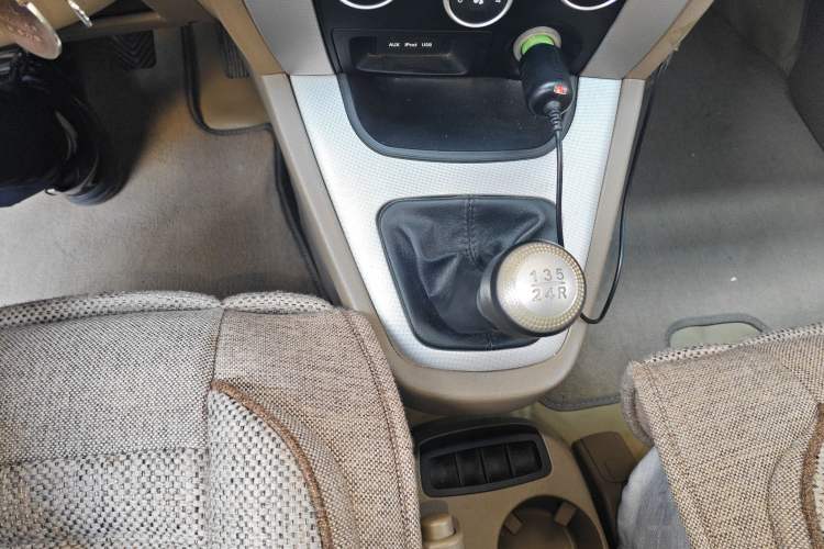 Used Hyundai Tucson 2013 2.0L Manual Two-Wheel Drive Fashion Edition Gear Lever