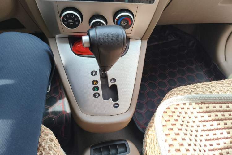 Used Hyundai Tucson 2013 2.0L Automatic Two-Wheel Drive Comfort Version Gear Lever