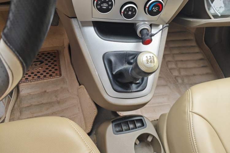 Used Hyundai Tucson 2013 2.0L Manual Two-Wheel Drive Fashion Edition Gear Lever