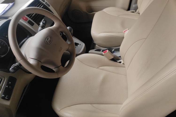 Used Hyundai Tucson 2013 2.0L Automatic Two-Wheel Drive Comfort Version Left Front Seat
