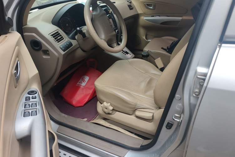 Used Hyundai Tucson 2013 2.0L Automatic Two-Wheel Drive Comfort Version Left Front Seat