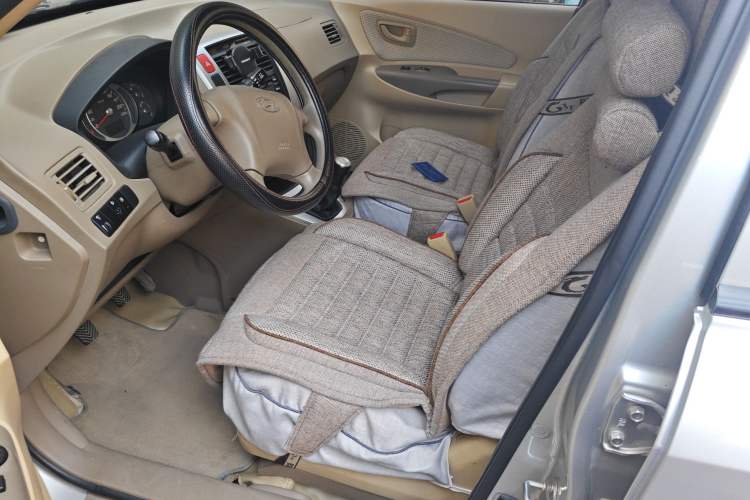 Used Hyundai Tucson 2013 2.0L Manual Two-Wheel Drive Fashion Edition Left Front Seat