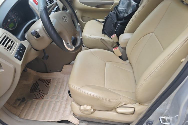 Used Hyundai Tucson 2013 2.0L Manual Two-Wheel Drive Fashion Edition Left Front Seat