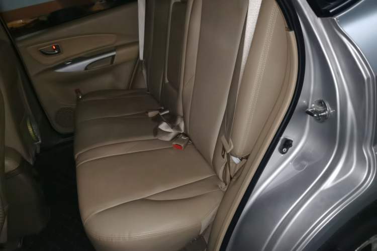 Used Hyundai Tucson 2013 2.0L Automatic Two-Wheel Drive Comfort Version Left Rear Seat