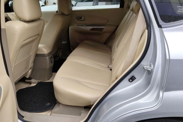 Used Hyundai Tucson 2013 2.0L Automatic Two-Wheel Drive Comfort Version Left Rear Seat