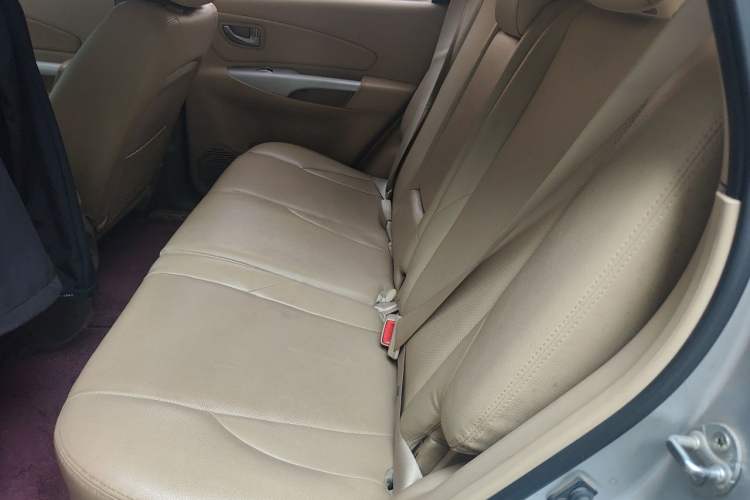 Used Hyundai Tucson 2013 2.0L Automatic Two-Wheel Drive Comfort Version Left Rear Seat