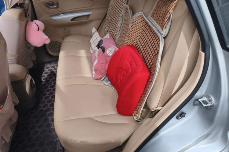 Used Hyundai Tucson 2013 2.0L Automatic Two-Wheel Drive Comfort Version Left Rear Seat