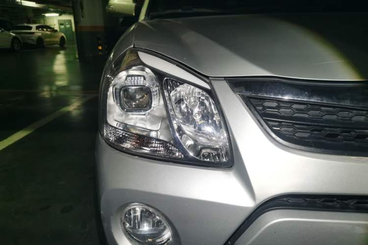Used Hyundai Tucson 2013 2.0L Automatic Two-Wheel Drive Comfort Version Right Front Headlight
