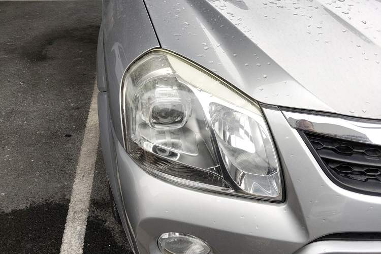 Used Hyundai Tucson 2013 2.0L Automatic Two-Wheel Drive Comfort Version Right Front Headlight