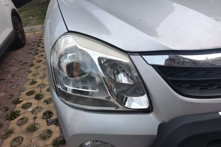 Used Hyundai Tucson 2013 2.0L Automatic Two-Wheel Drive Comfort Version Right Front Headlight