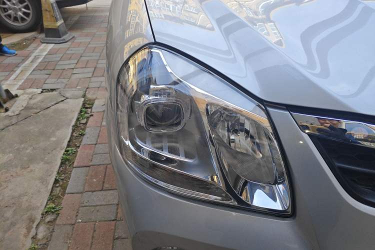 Used Hyundai Tucson 2013 2.0L Manual Two-Wheel Drive Fashion Edition Right Front Headlight