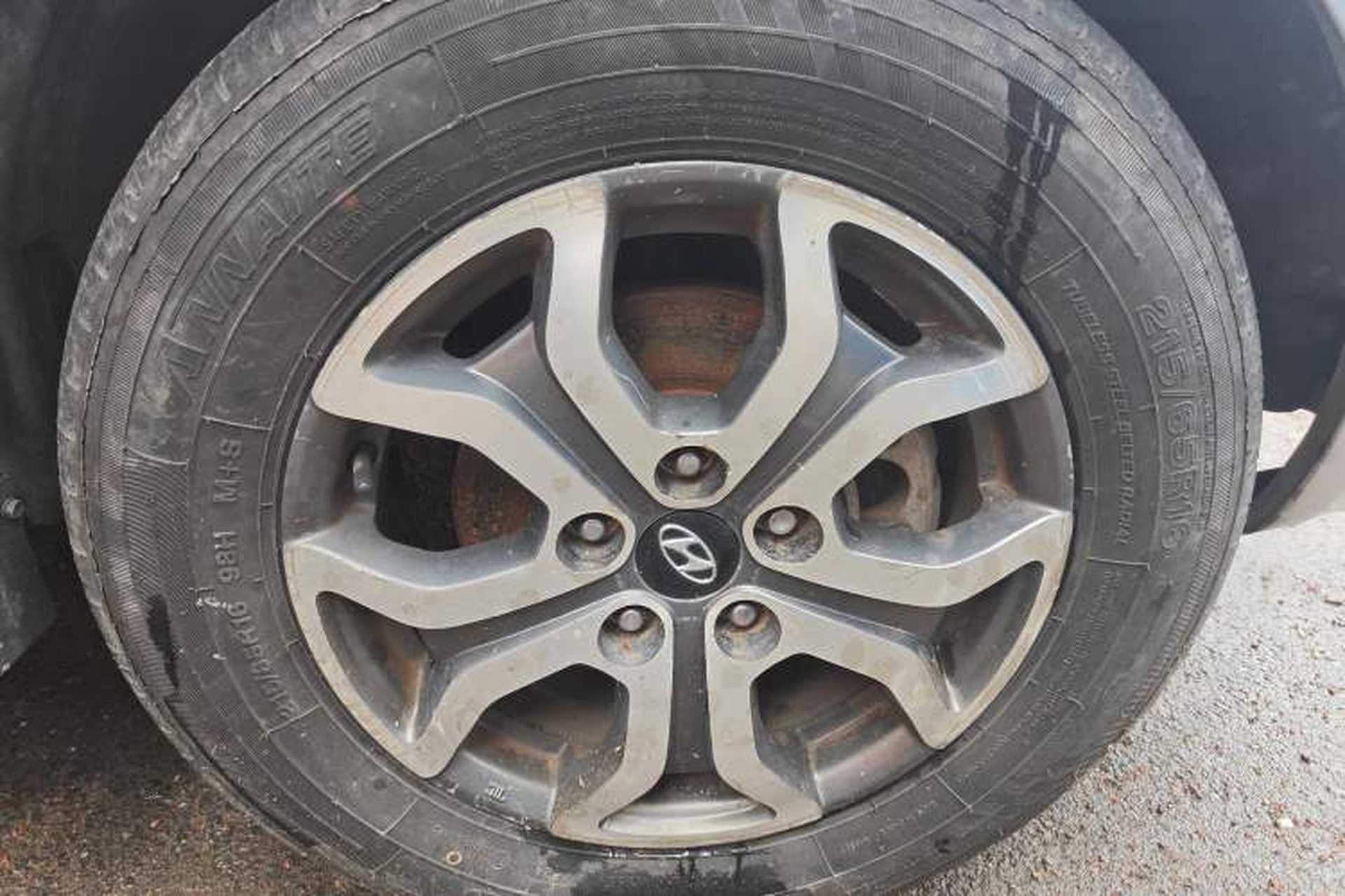 Used Hyundai Tucson 2013 2.0L Manual Two-Wheel Drive Fashion Edition Right Front Wheel Hub