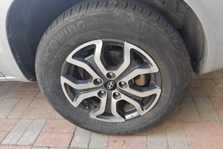 Used Hyundai Tucson 2013 2.0L Manual Two-Wheel Drive Fashion Edition Right Front Wheel Hub