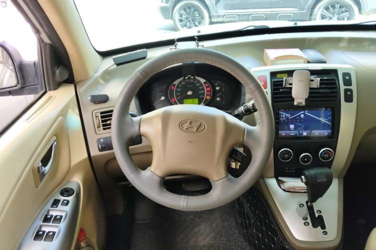 Used Hyundai Tucson 2013 2.0L Automatic Two-Wheel Drive Comfort Version Steering Wheel