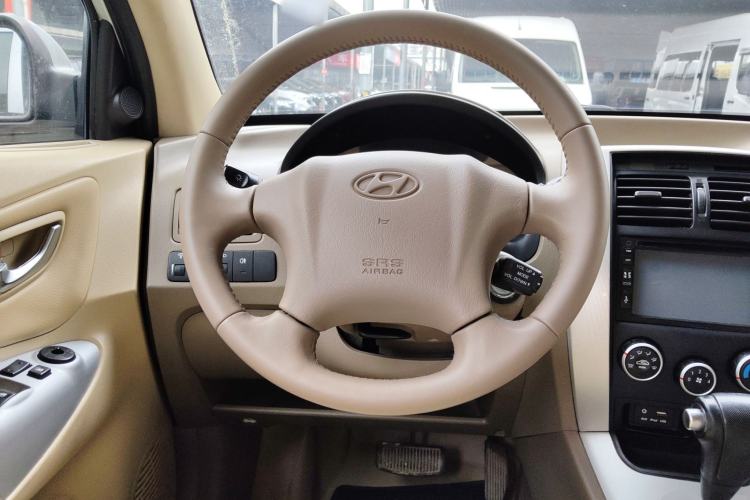 Used Hyundai Tucson 2013 2.0L Automatic Two-Wheel Drive Comfort Version Steering Wheel