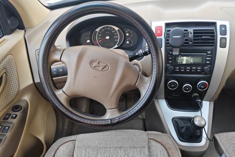 Used Hyundai Tucson 2013 2.0L Manual Two-Wheel Drive Fashion Edition Steering Wheel