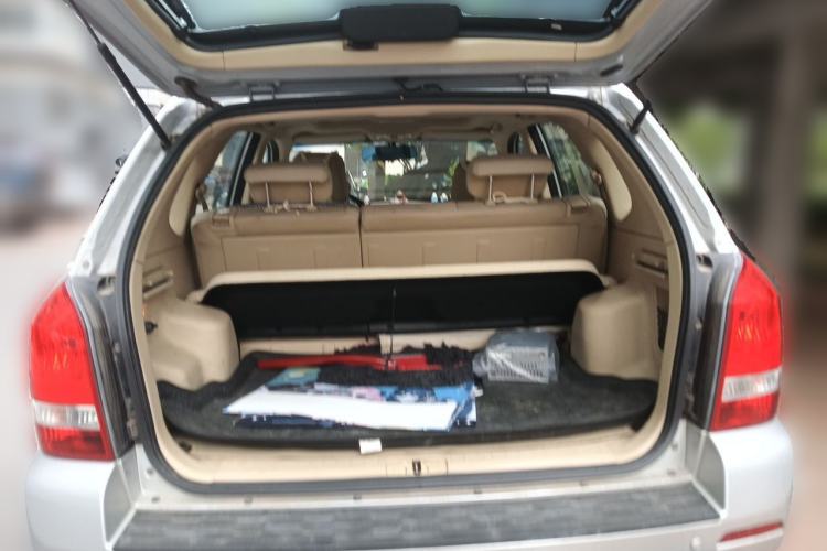 Used Hyundai Tucson 2013 2.0L Manual 4x4 Luxury Version Trunk