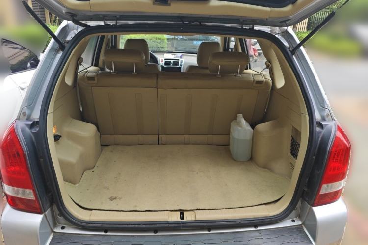 Used Hyundai Tucson 2013 2.0L Manual Two-Wheel Drive Fashion Edition Trunk