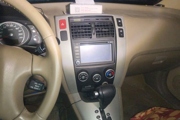 Used Hyundai Tucson 2013 2.0L Automatic Two-Wheel Drive Comfort Version Audio And AC Panel
