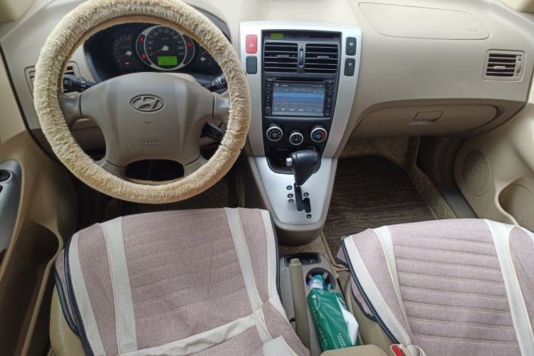 Used Hyundai Tucson 2013 2.0L Automatic Two-Wheel Drive Comfort Version Center Console