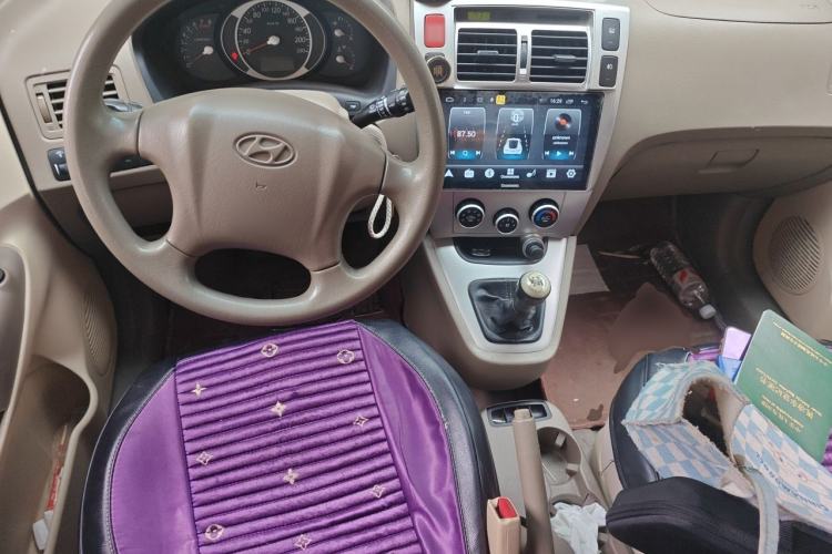 Used Hyundai Tucson 2013 2.0L Manual Two-Wheel Drive Fashion Edition Center Console