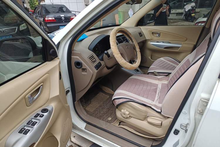Used Hyundai Tucson 2013 2.0L Automatic Two-Wheel Drive Comfort Version Driver Seat