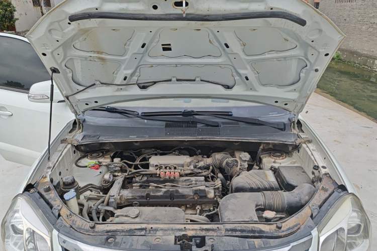 Used Hyundai Tucson 2013 2.0L Manual Two-Wheel Drive Fashion Edition Engine Bay
