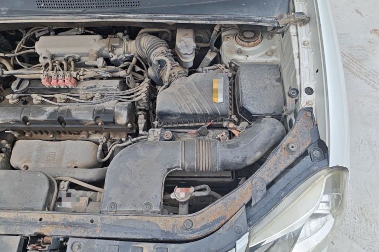 Used Hyundai Tucson 2013 2.0L Manual Two-Wheel Drive Fashion Edition Engine Bay Left