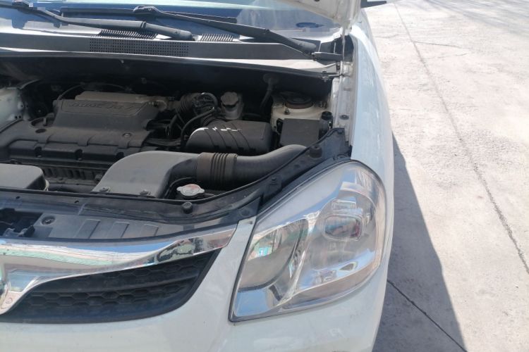 Used Hyundai Tucson 2013 2.0L Manual Two-Wheel Drive Fashion Edition Engine Bay Left