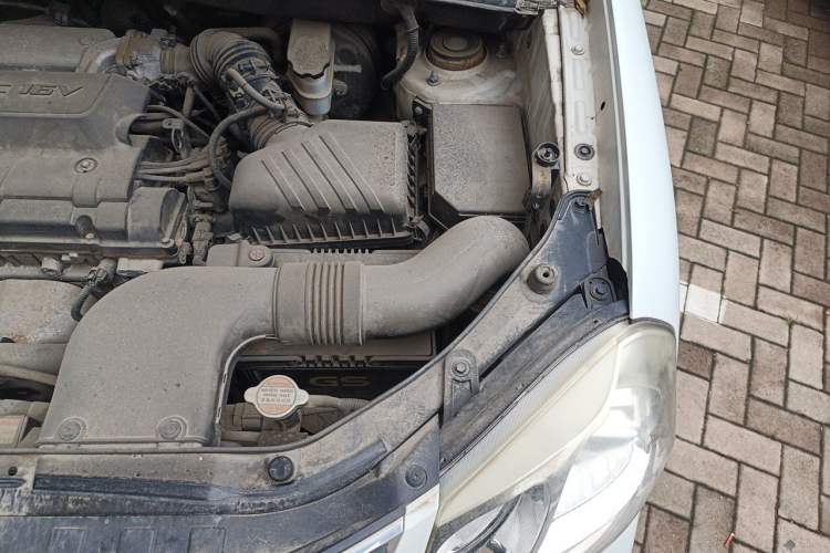 Used Hyundai Tucson 2013 2.0L Automatic Two-Wheel Drive Comfort Version Engine Bay Left