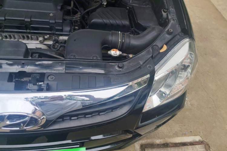 Used Hyundai Tucson 2013 2.0L Manual Two-Wheel Drive Fashion Edition Engine Bay Left