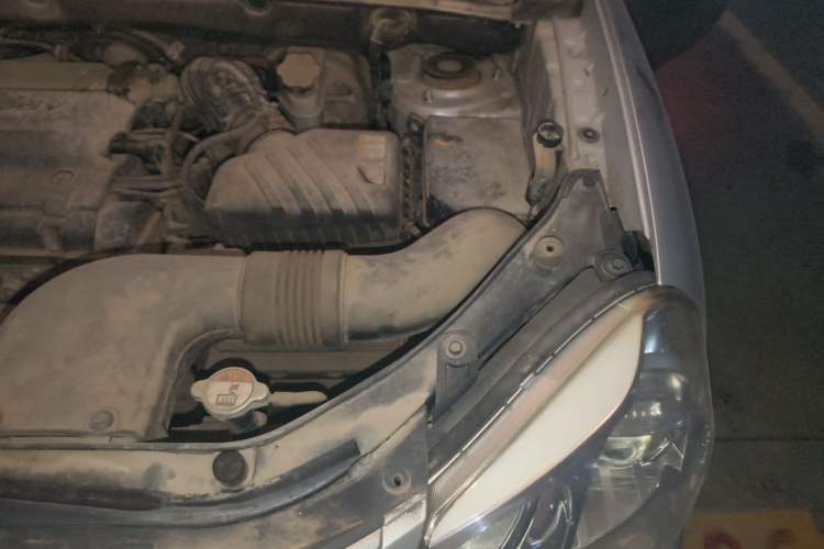 Used Hyundai Tucson 2013 2.0L Automatic Two-Wheel Drive Comfort Version Engine Bay Left
