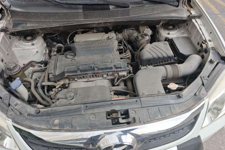 Used Hyundai Tucson 2013 2.0L Manual Two-Wheel Drive Fashion Edition Engine Bay