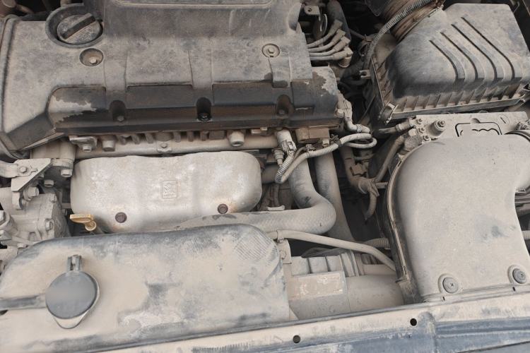 Used Hyundai Tucson 2013 2.0L Manual Two-Wheel Drive Fashion Edition Engine Bay