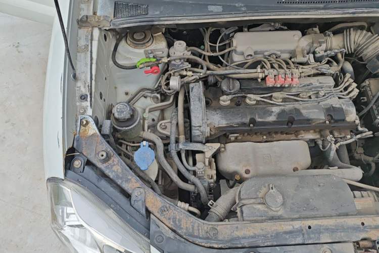 Used Hyundai Tucson 2013 2.0L Manual Two-Wheel Drive Fashion Edition Engine Bay Right