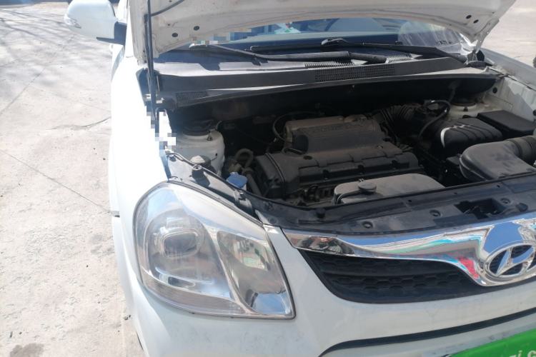 Used Hyundai Tucson 2013 2.0L Manual Two-Wheel Drive Fashion Edition Engine Bay Right
