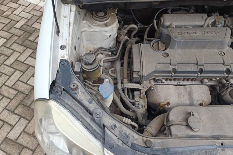 Used Hyundai Tucson 2013 2.0L Automatic Two-Wheel Drive Comfort Version Engine Bay Right