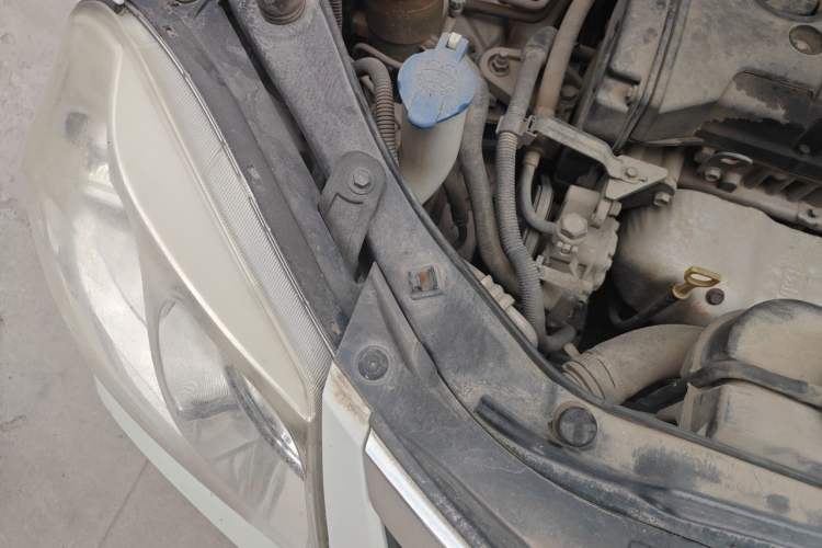 Used Hyundai Tucson 2013 2.0L Manual Two-Wheel Drive Fashion Edition Engine Bay Right