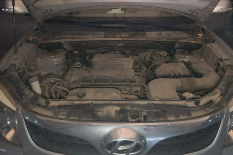 Used Hyundai Tucson 2013 2.0L Automatic Two-Wheel Drive Comfort Version Engine Bay