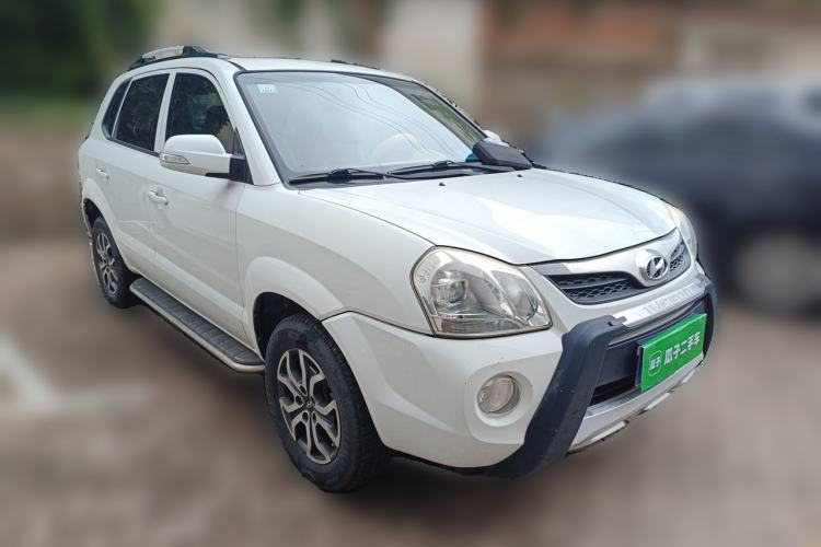Used Hyundai Tucson 2013 2.0L Automatic Two-Wheel Drive Comfort Version Front Right 45 Deg