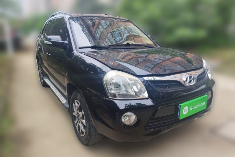 Used Hyundai Tucson 2013 2.0L Manual Two-Wheel Drive Fashion Edition Front Right 45 Deg