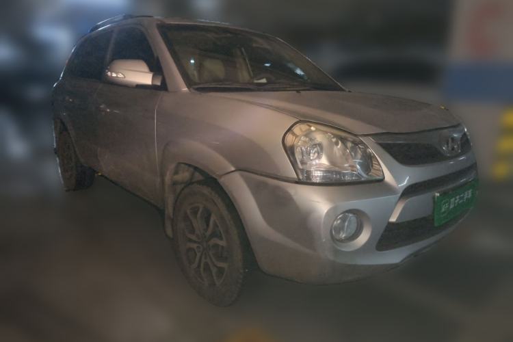 Used Hyundai Tucson 2013 2.0L Automatic Two-Wheel Drive Comfort Version Front Right 45 Deg