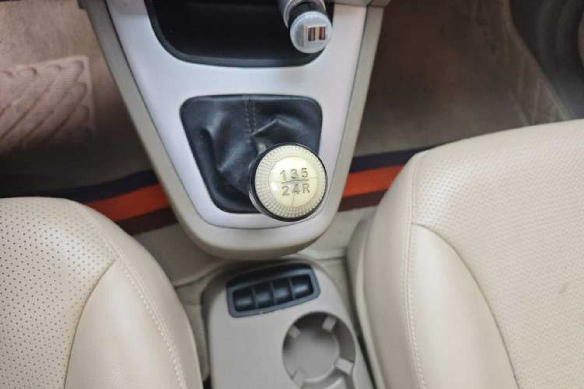 Used Hyundai Tucson 2013 2.0L Manual Two-Wheel Drive Fashion Edition Gear Lever