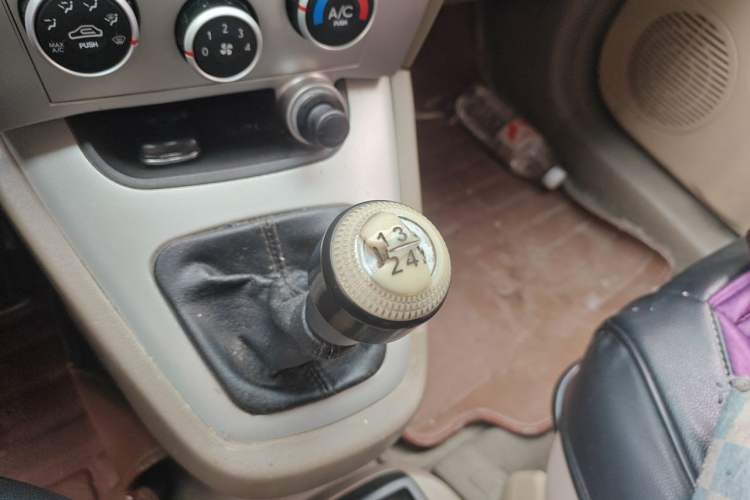 Used Hyundai Tucson 2013 2.0L Manual Two-Wheel Drive Fashion Edition Gear Lever