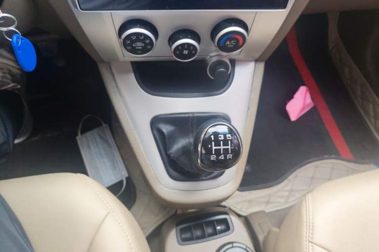 Used Hyundai Tucson 2013 2.0L Manual Two-Wheel Drive Fashion Edition Gear Lever