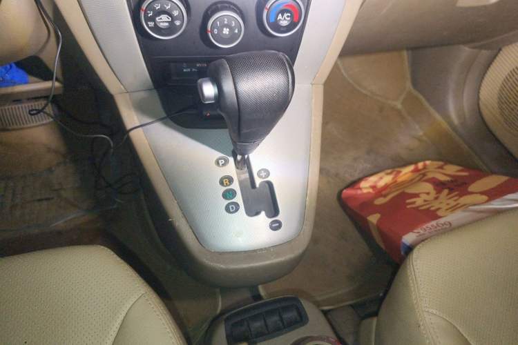 Used Hyundai Tucson 2013 2.0L Automatic Two-Wheel Drive Comfort Version Gear Lever