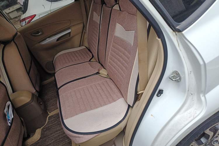 Used Hyundai Tucson 2013 2.0L Automatic Two-Wheel Drive Comfort Version Left Rear Seat