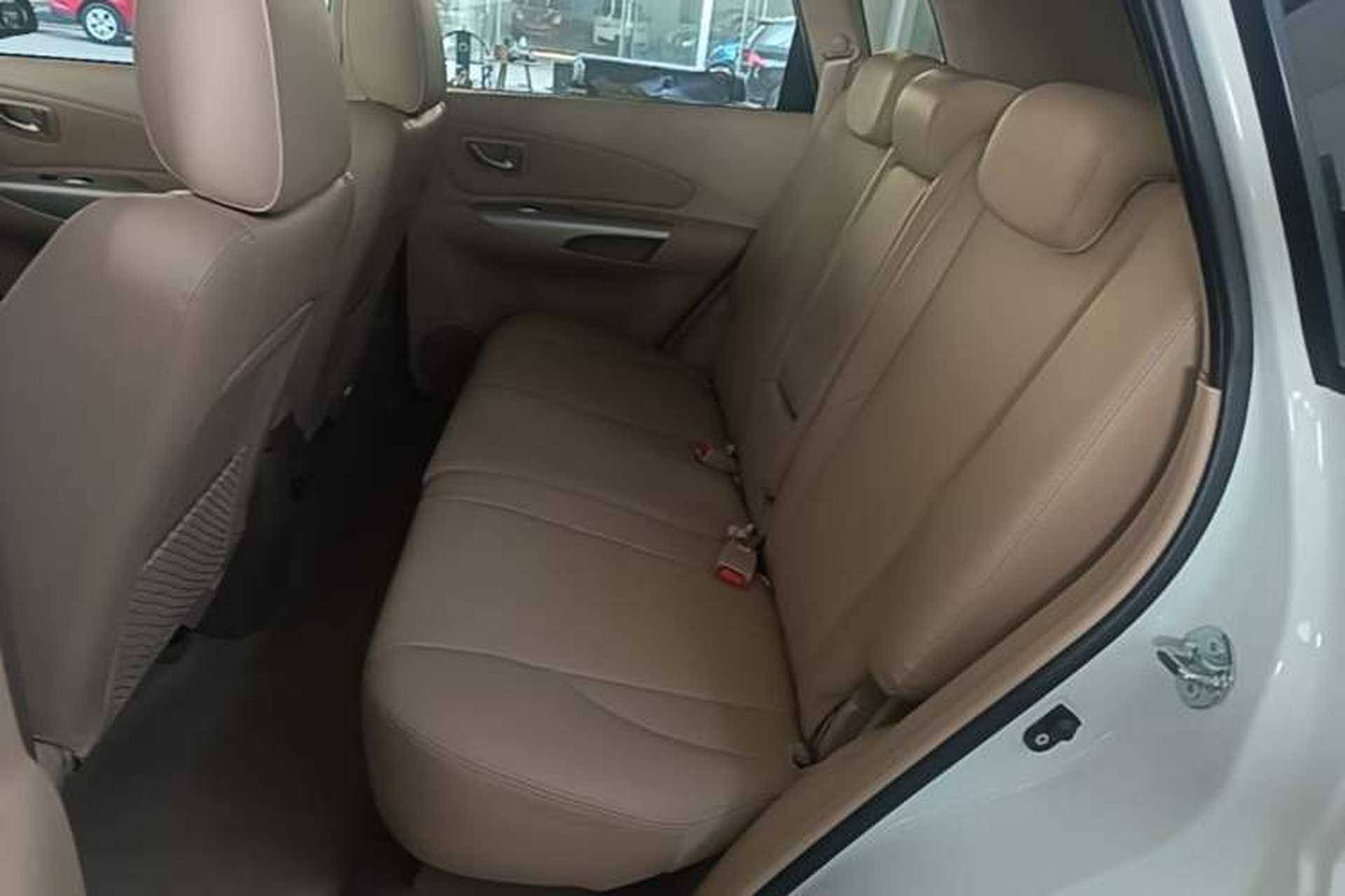 Used Hyundai Tucson 2013 2.0L Automatic Two-Wheel Drive Comfort Version Left Rear Seat