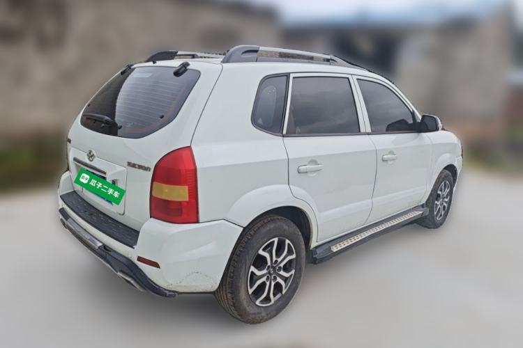 Used Hyundai Tucson 2013 2.0L Manual Two-Wheel Drive Fashion Edition Rear Right 45 Deg