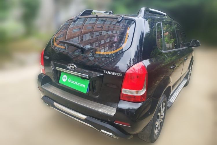 Used Hyundai Tucson 2013 2.0L Manual Two-Wheel Drive Fashion Edition Rear Right 45 Deg